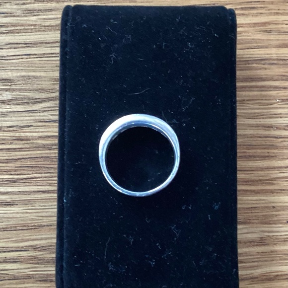 Sterling Silver ring (stamped 925).  Size 6. - Picture 4 of 6